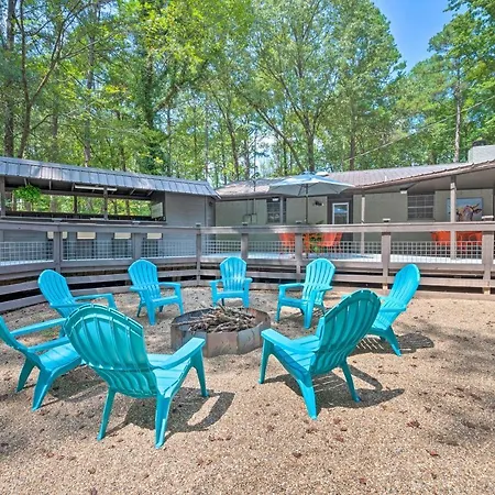 Lavish Broken Bow Home On 6 Acres With Hot Tub!